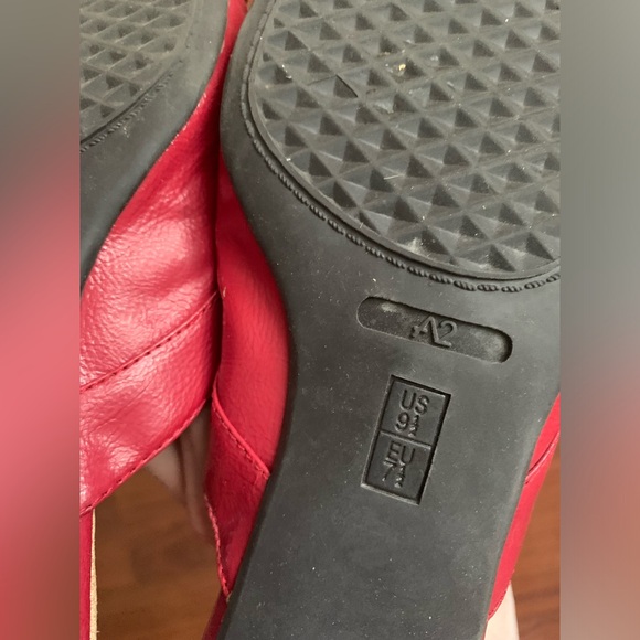 CLARKs Women’s Leather Kitten Heel Red Size 9.5 - VINTAGE STYLE - Picture 6 of 8